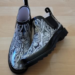 BRAND NEW ANKLE MUD BOOTS
